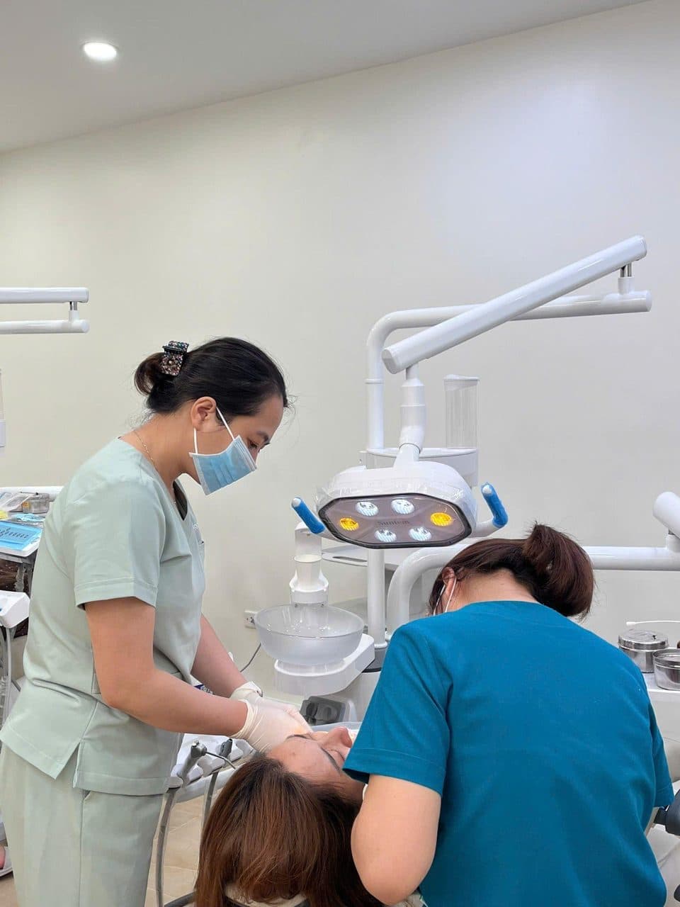 AM Procare team member explaining a dental X-ray on a phone to a patient — clear, visual communication